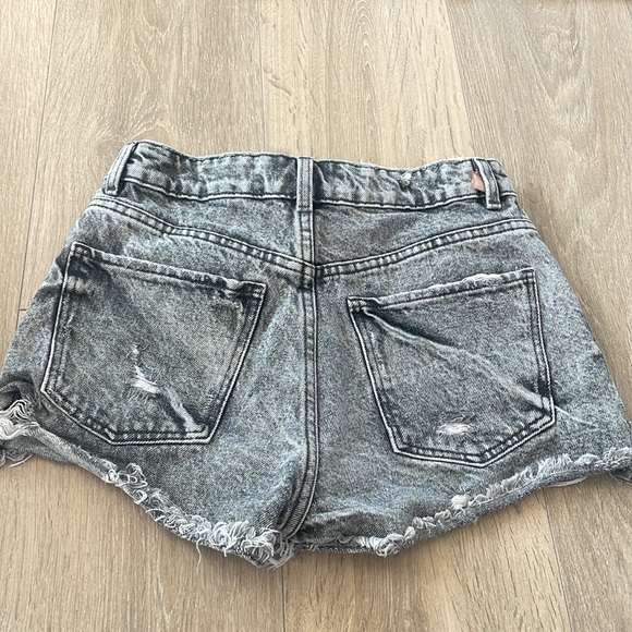 Zara dark denim shorts - Picture 2 of 3